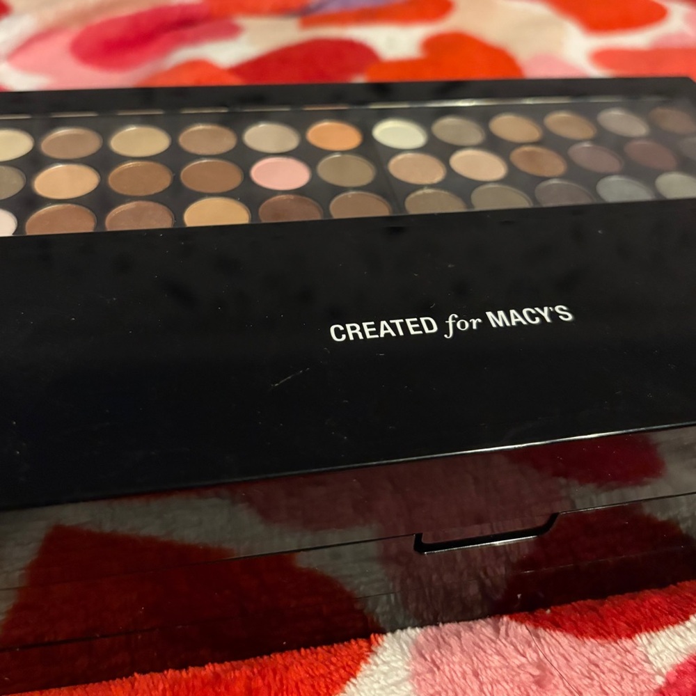 Macy's Exclusive Eyeshadow Palette - Browns and Reds